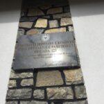Pllakë Përkujtimore Vendi i armë-mbajtjeve të UÇK-së-Bllacë, Suharekë
