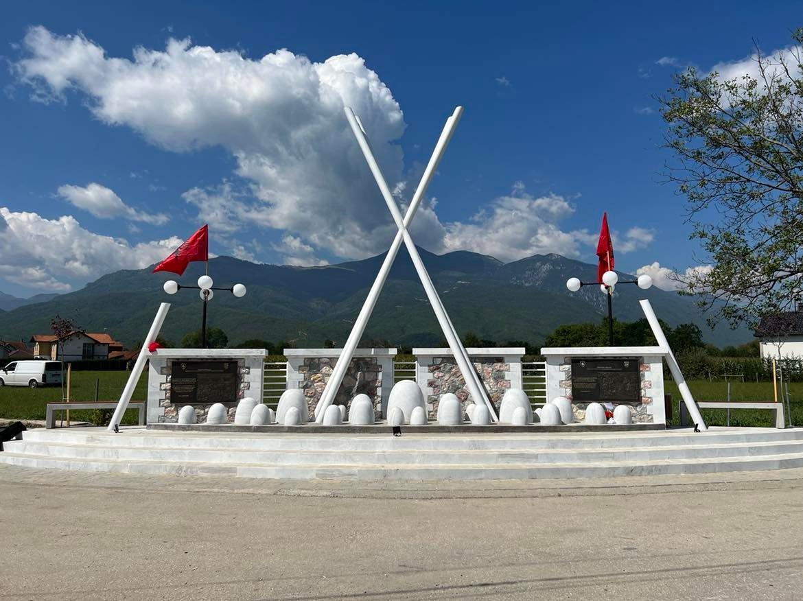 Zbulimi i memorialit përkujtimor në fshatin Isniq – Deçan