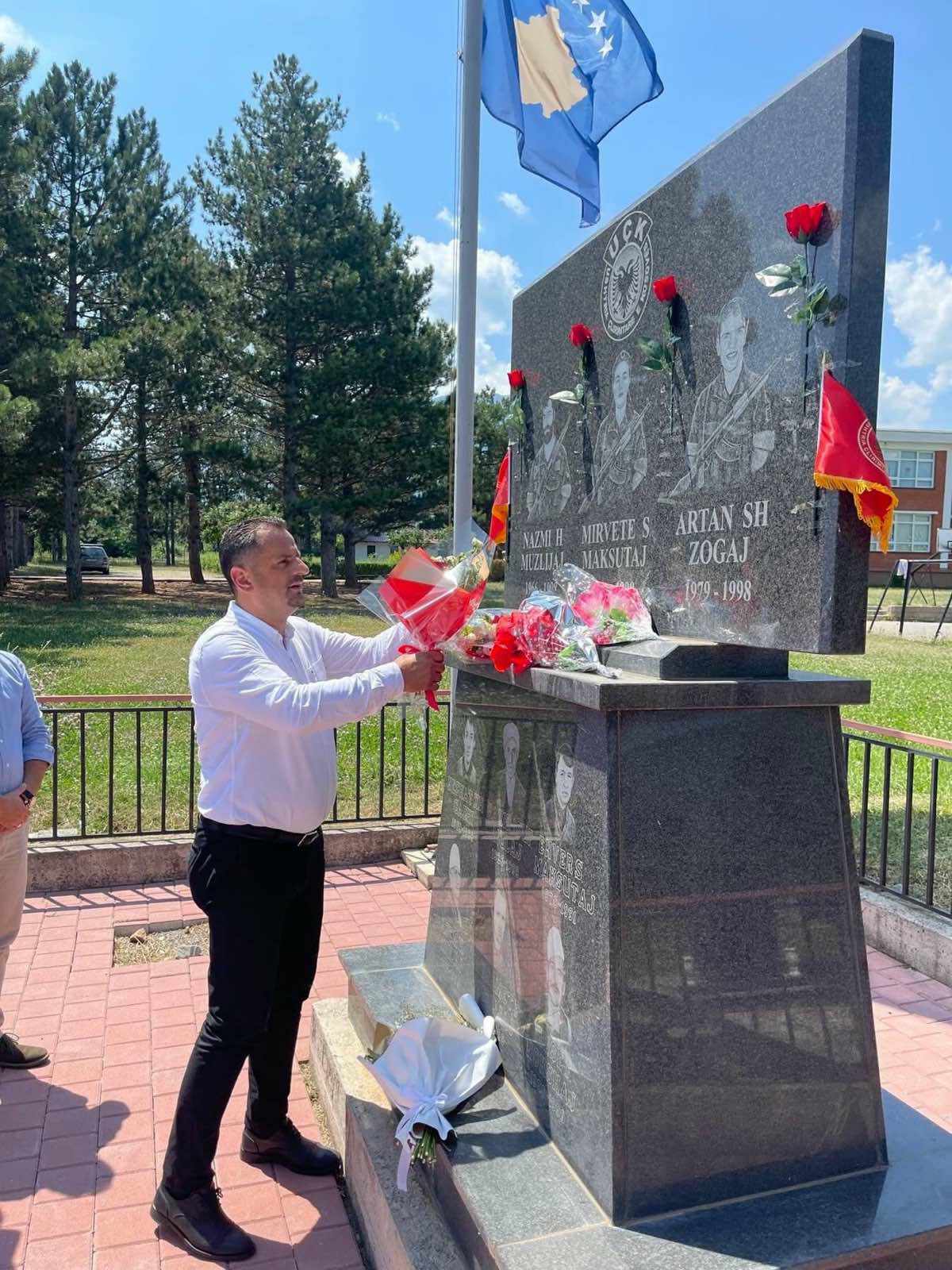 Shënohet 25 vjetori i rënies së dëshmorëve të Orobërdës, Kaliçanit dhe Vrellës.