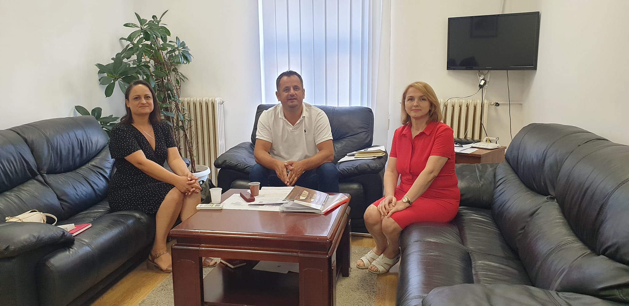 Takimi në mes të Drejtorit z.Imer Hakaj dhe Drejtoreshës së Departamentit të Trashëgimisë Kulturore të MKRS-ë znj. Merita Augustini