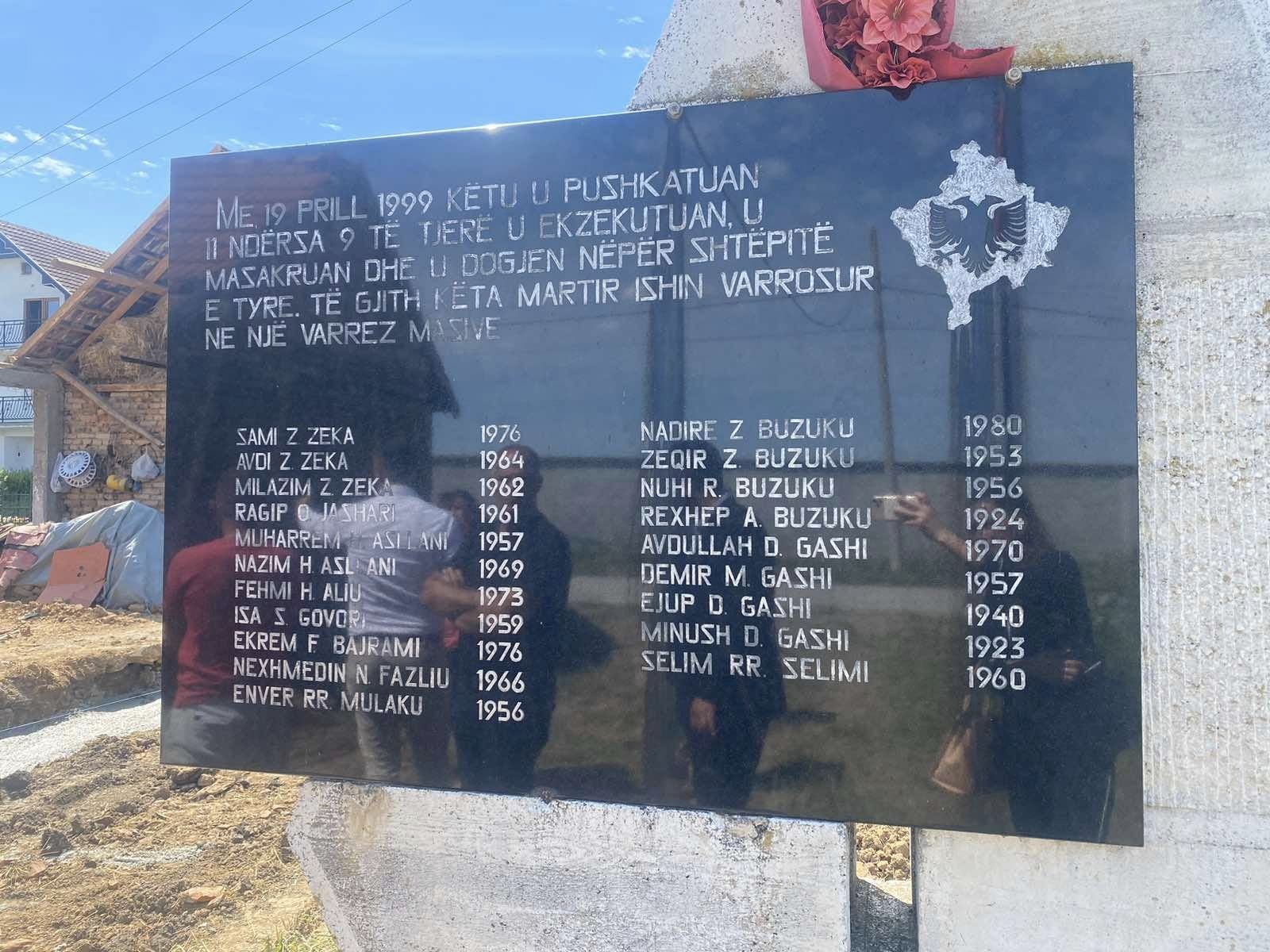 Vizitë nga Drejtori dhe zyrtarë të AMMKM-së në vendin e ngjarjes në Lipjan, ku u ekzekutuan qytetarë të pafajshëm gjatë luftës në Kosovë.