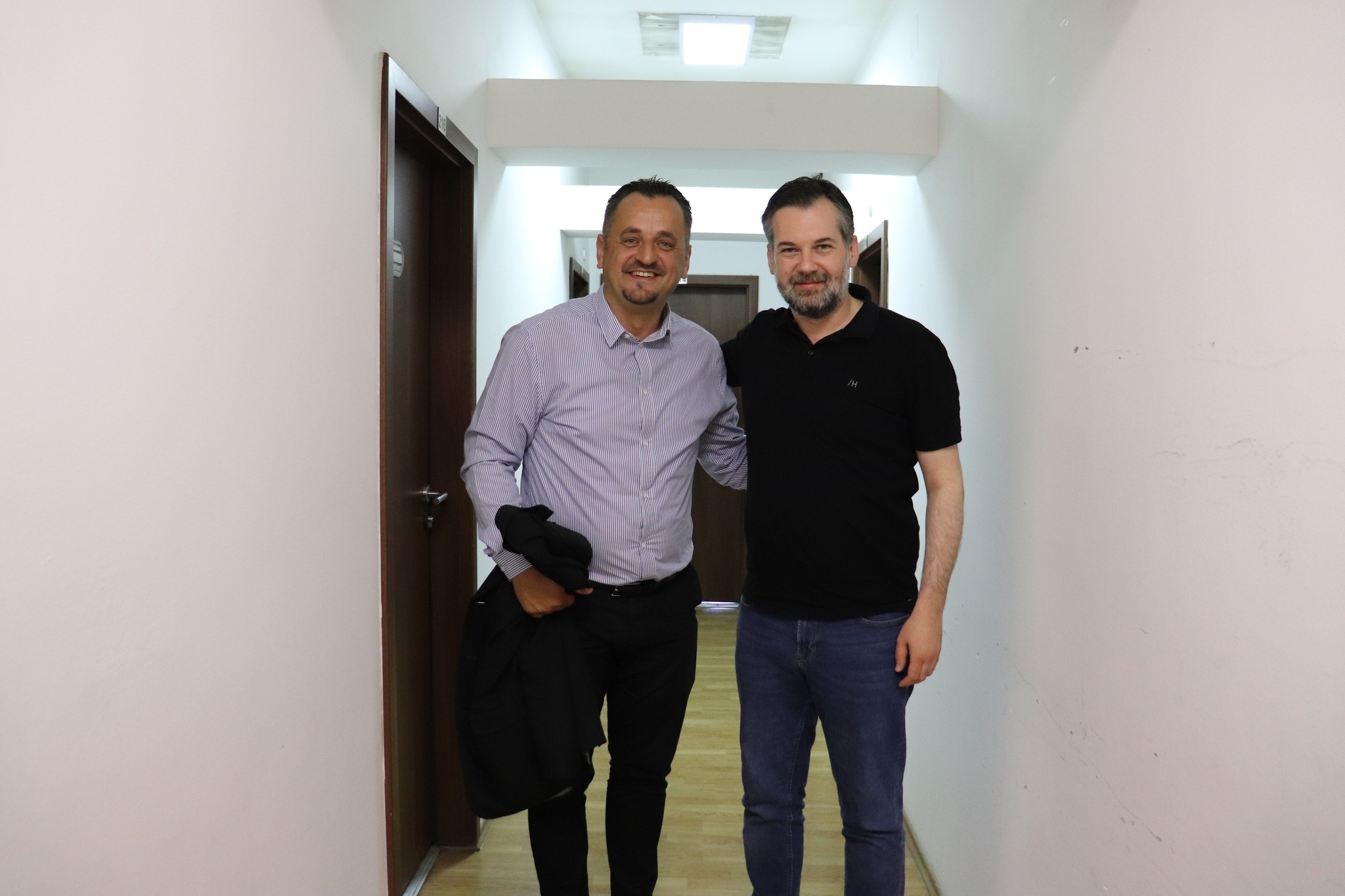 Drejtori i AMMKM-së z. Imer Hakaj pret në takim Ministrin e Ministrisë së Kulturës, Rinisë dhe Sportit, z. Hajrulla Çeku.