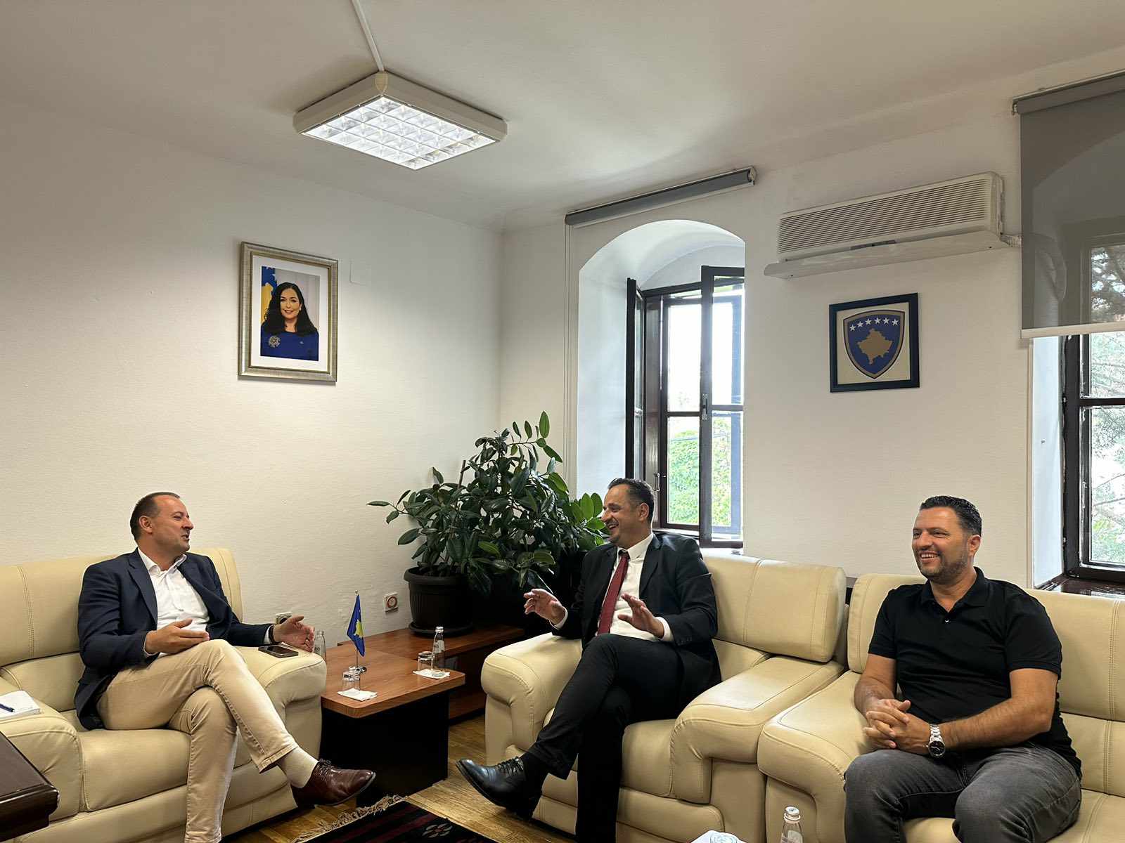 Drejtori i Agjencisë për Menaxhimin e Monumenteve dhe Komplekseve Memoriale z.Imer Hakaj u prit sot në takim nga Drejtori i Agjencisë kundër Korrupsionit, z. Yll Buleshkaj