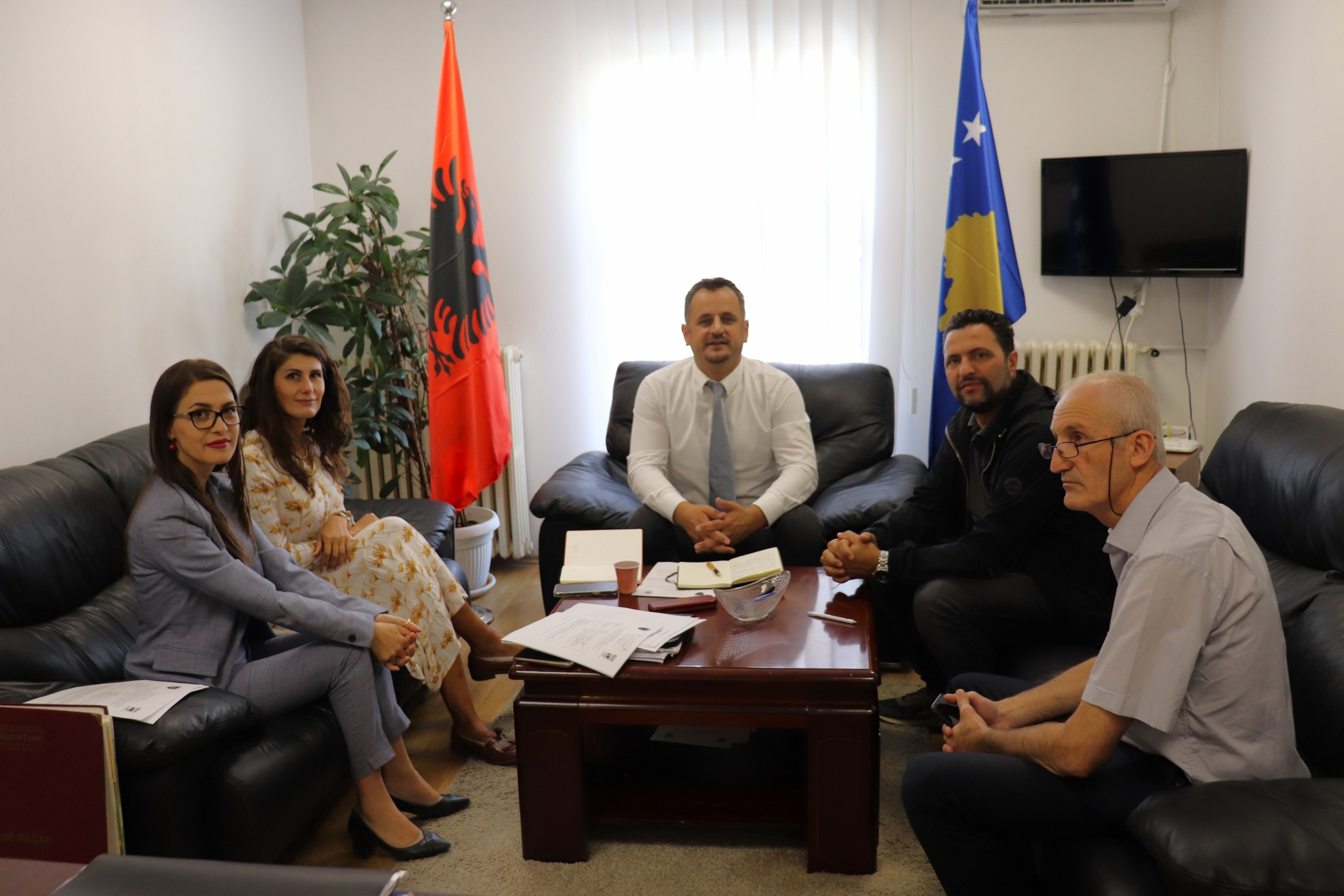 Drejtori i AMMKM-së z.Imer Hakaj priti sot në takim Drejtoreshën e Qendrës Rajonale për Trashëgimi Kulturore në Prishtinë znj.Edona Durguti