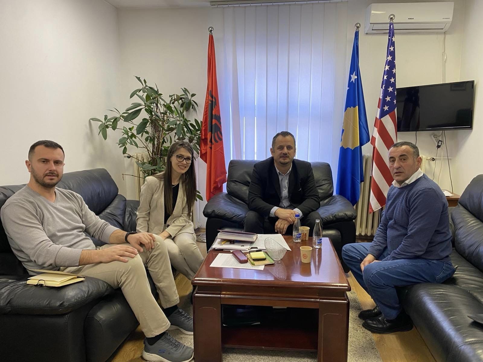 Drejtori i AMMKM-së z.Imer Hakaj pret në takim Gjeneralin Lahi Brahimaj