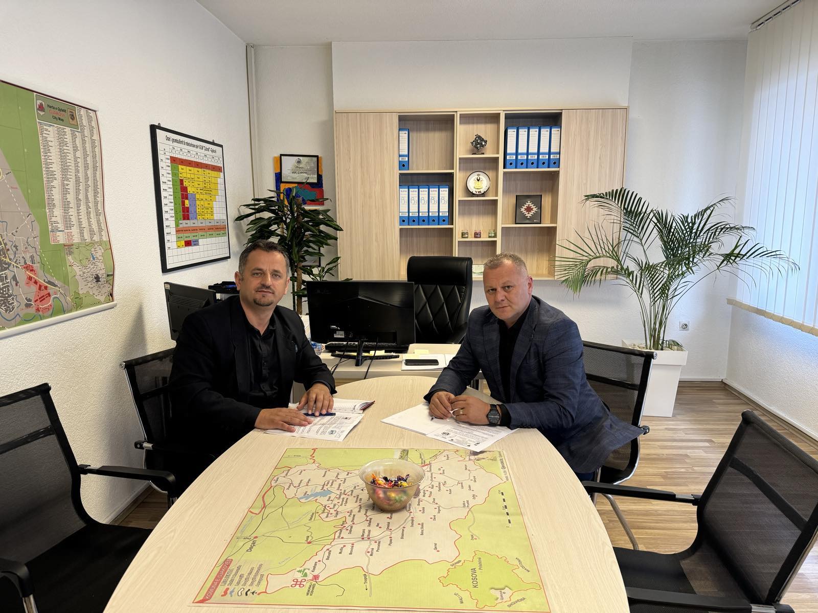 Bashkëpunim ndërmjet AMMK-së dhe Kompanisë Rajonale”ÇABRATI”,për mirëmbajtjen e Kompleksit Memorial “27 prilli” në Mejë,Gjakovë dhe vazhdimin e shërbimeve në Kompleksin Memorial në Koshare.