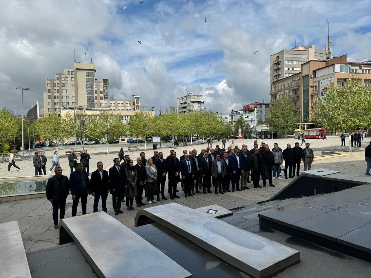 Homazhe në Kompleksin e varrezave të Dëshmorëve në Prishtinë dhe të shtatorja e heroit Zahir Pajazitit,me rastin e Ditës së Dëshmorëve dhe të rënëve në Prishtinë