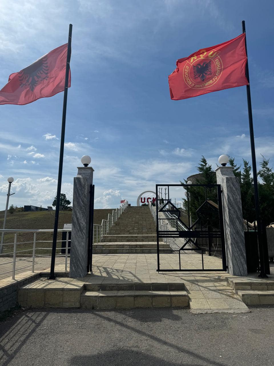 Vizitë ndërtimeve në Memorialin e Martirëve në Çikatovë të Re dhe inspektim të fazës së dytë të punimeve në Kompleksin Memorial të Dëshmorëve të UÇK-së në Marinë, Skenderaj