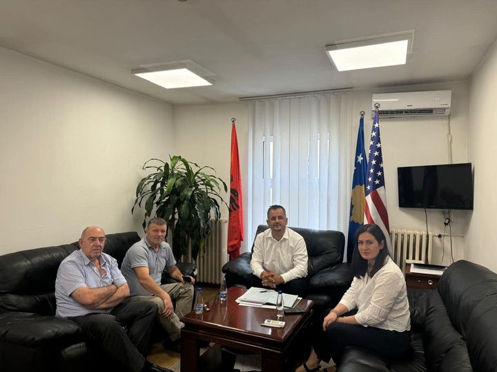 AMMKM-ja mirëpriti në takim z. Xhavit Jashari, Kryetar i Shoqatës së Familjeve të Dëshmorëve të UÇK-së dhe Sekretarin e kësaj shoqate z. Muhamet Bilalli