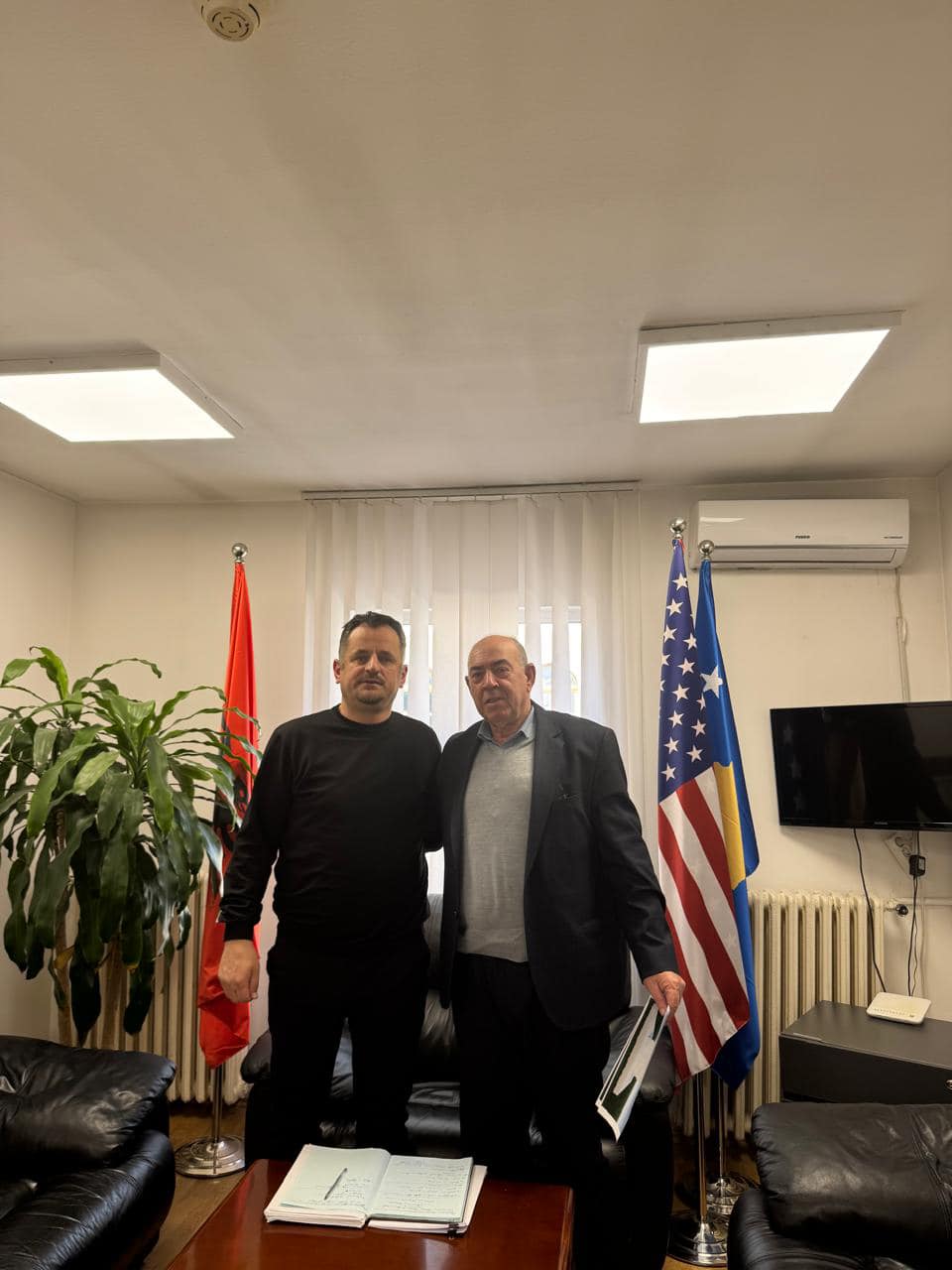 Takim për Promovimin e Vlerave të Luftës dhe Ruajtjen e Trashëgimisë Historike: Drejtori i AMMKM-së dhe Sekretari i Shoqatës së Familjeve të Dëshmorëve të UÇK-së