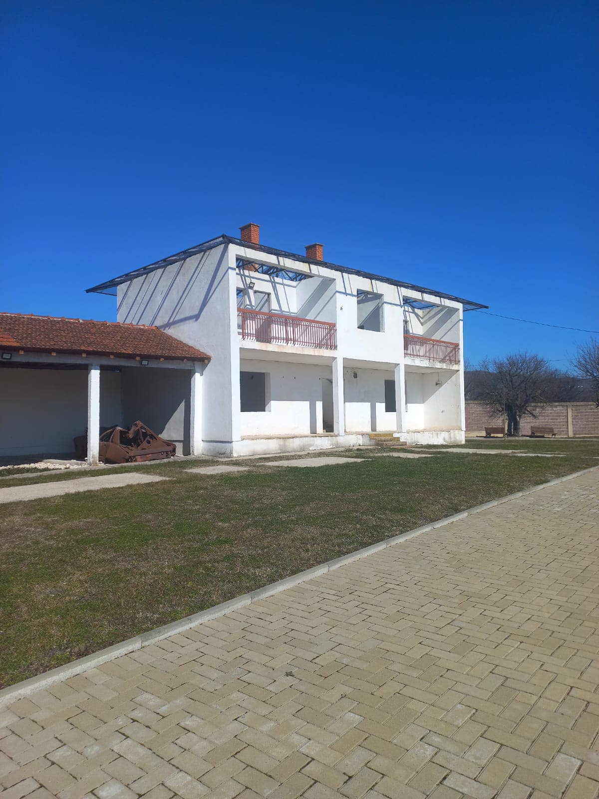 Ndërhyrje Emergjente në Shtëpinë e Masakrës së Familjes Ahmeti në Drenas