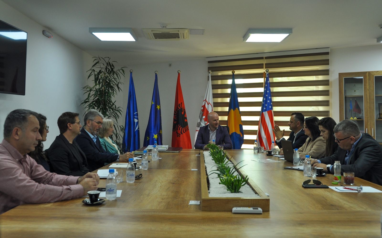 Takim punë i mbajtur në Komunën e Shtimes për fillimin e Hartimit të Detyrës Projektuese për Hartim të Projektit për Kompleksin Memorial ”Masakra e Reçakut” në Reçak të Shtimes.