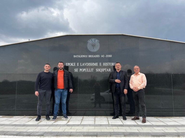 Stafi i Agjencise për Menaxhimin e Monumenteve dhe Komplekseve Memoriale në vizita përkujtimore të rregullta në komplekset memoriale te vendit.