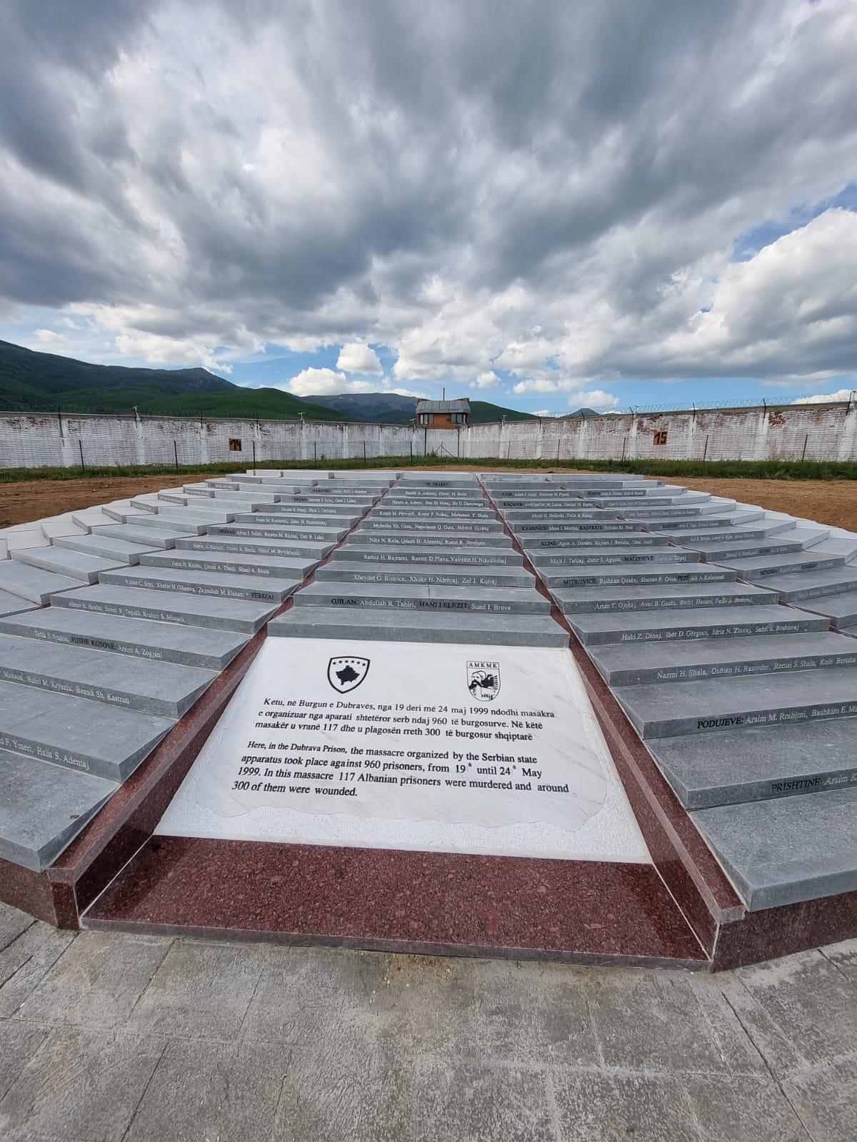 Finalizimi i projektit “Lapidari i Masakrës së Burgut të Dubravës”.