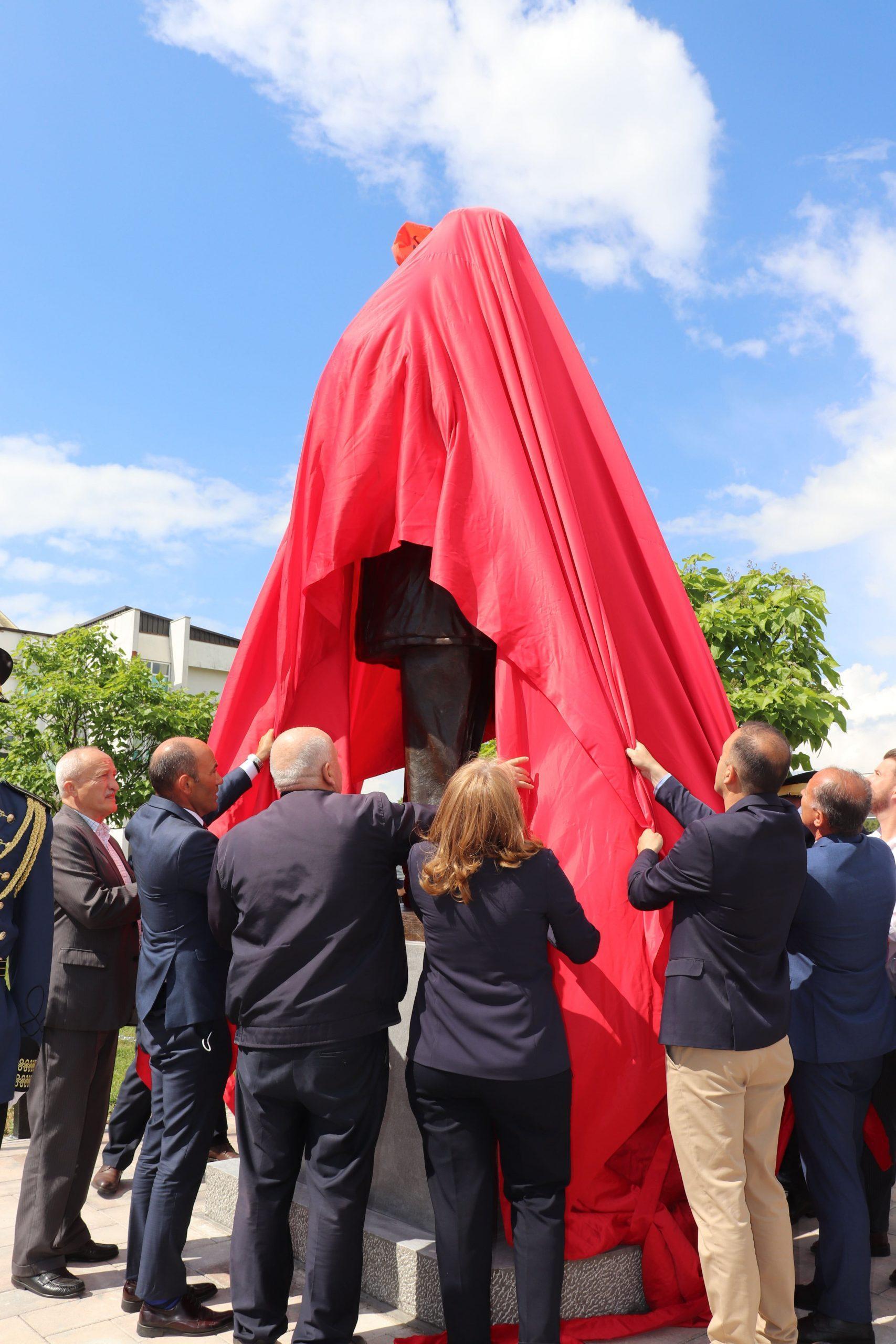 Përurimi i Shtatores së Heroit të Kombit, Dr. Hafir Shala.