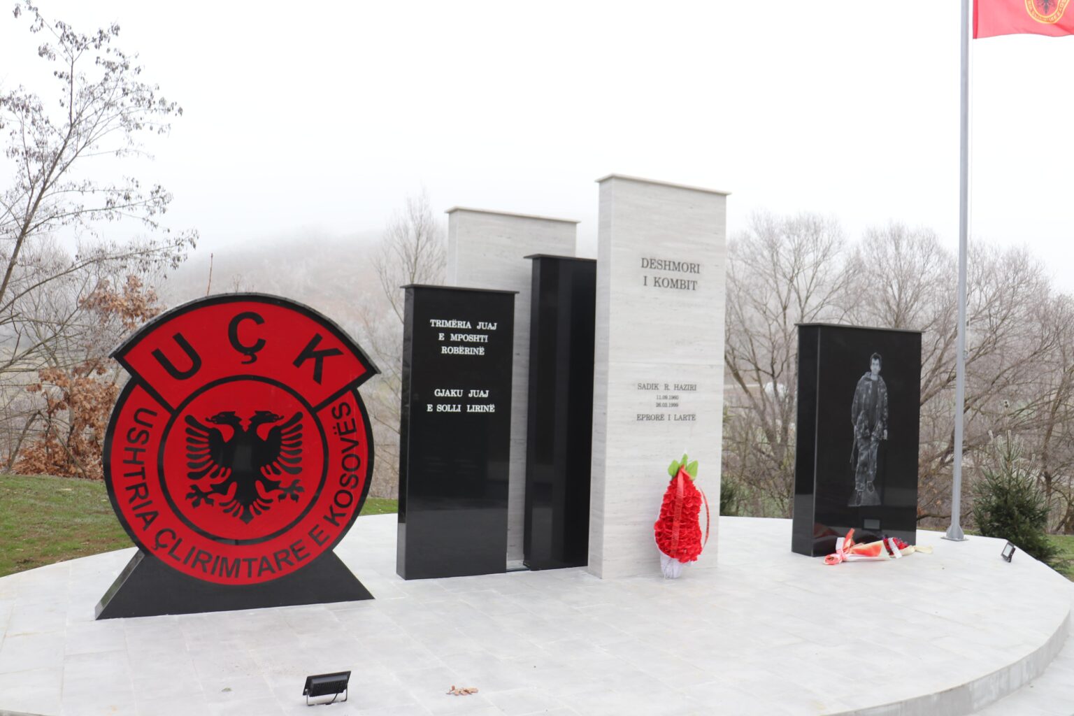 Lapidari i Dëshmorit Sadik Haziri – Llaushë, Skenderaj